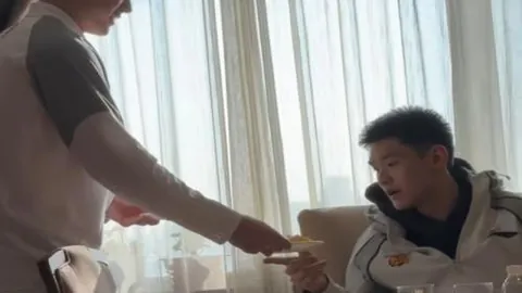 本赛季巴萨38轮赛事，孔德与库巴西全勤，佩德里与拉菲各缺赛一场